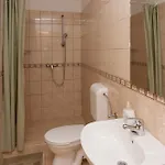 Paratlan Apartmanhaz *