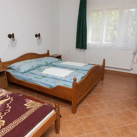 Paratlan Apartmanhaz *