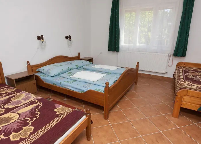 Paratlan Apartmanhaz *
