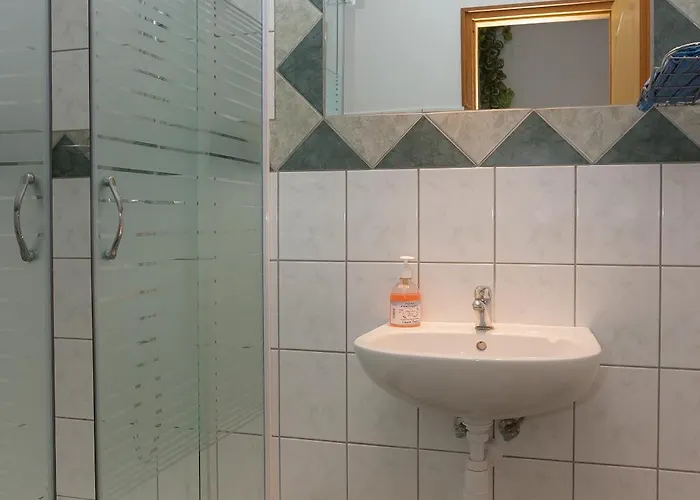 Paratlan Apartmanhaz דירה *