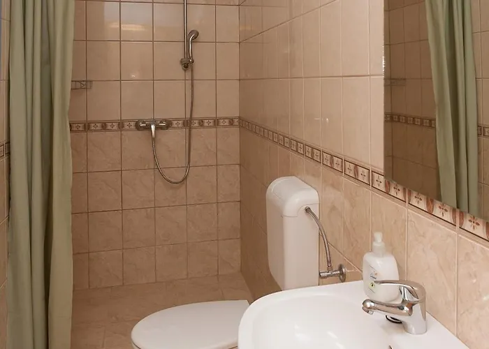 Paratlan Apartmanhaz *